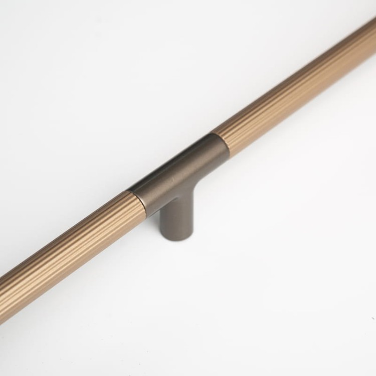 uchwyt meblowy brązowy WMN 887.900.2VG7 ryflowany 93cm