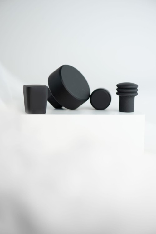 Gałka meblowa czarna, matowa. 2x2cm. CEBI 4105.001.MP24