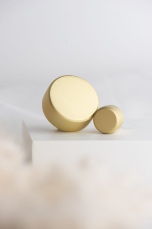 Przejdź do produktu Gałka meblowa złoty mosiądz, matowy. Średnica 2cm. CEBI 4126.001.MP35