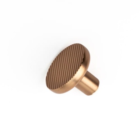 Przejdź do produktu gałka meblowa 4724.0008.CHB złoty szampan mat, ryflowana 3,8cm. 