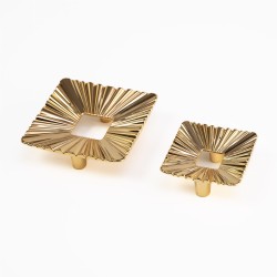 złote kwadratowe uchwyty meblowe WMN 793.032.00GP złoty chrom połysk