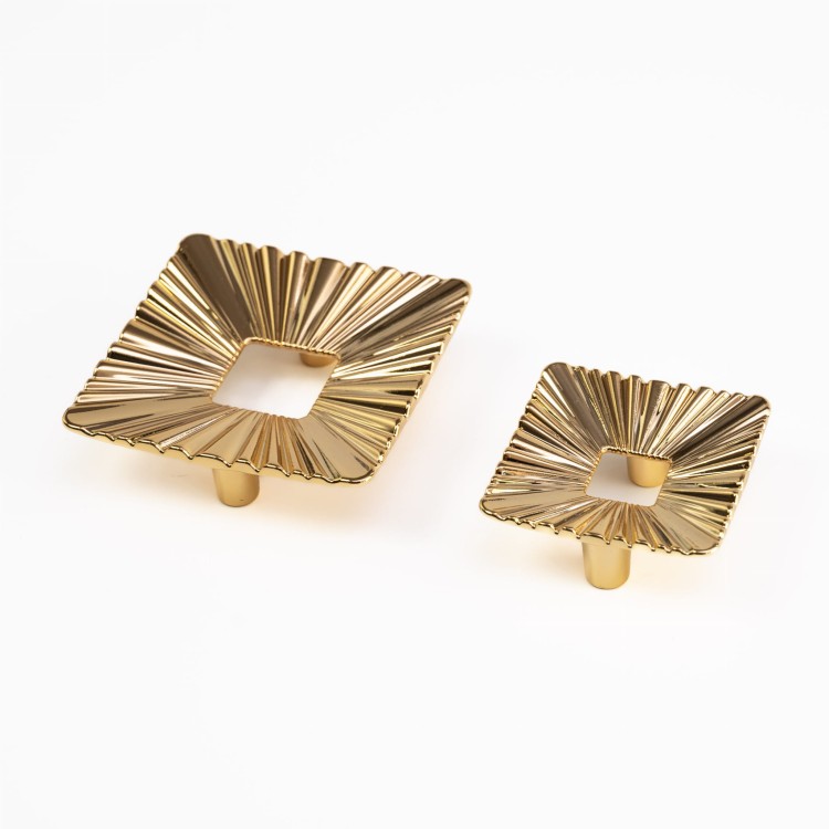 złote kwadratowe uchwyty meblowe WMN 793.032.00GP złoty chrom połysk