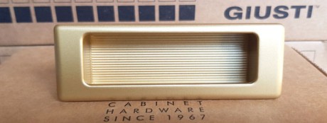 Przejdź do produktu Uchwyt meblowy wpuszczany WMN 542.075.00F3 złoty mosiądz