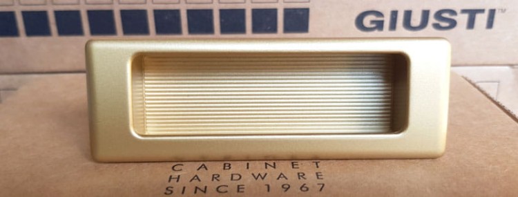 Uchwyt meblowy wpuszczany WMN 542.075.00F3 złoty mosiądz